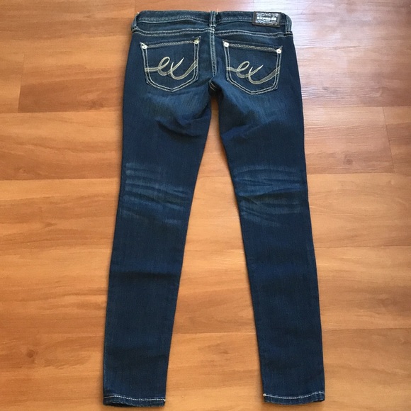 Express Skinny Jeans. Size 4 - Picture 4 of 4